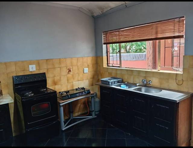 3 BEDROOM HOUSE FOR SALE IN ENNERDALE EXT 5